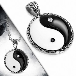 Pendentif acier symbole yin et yang blanc noir