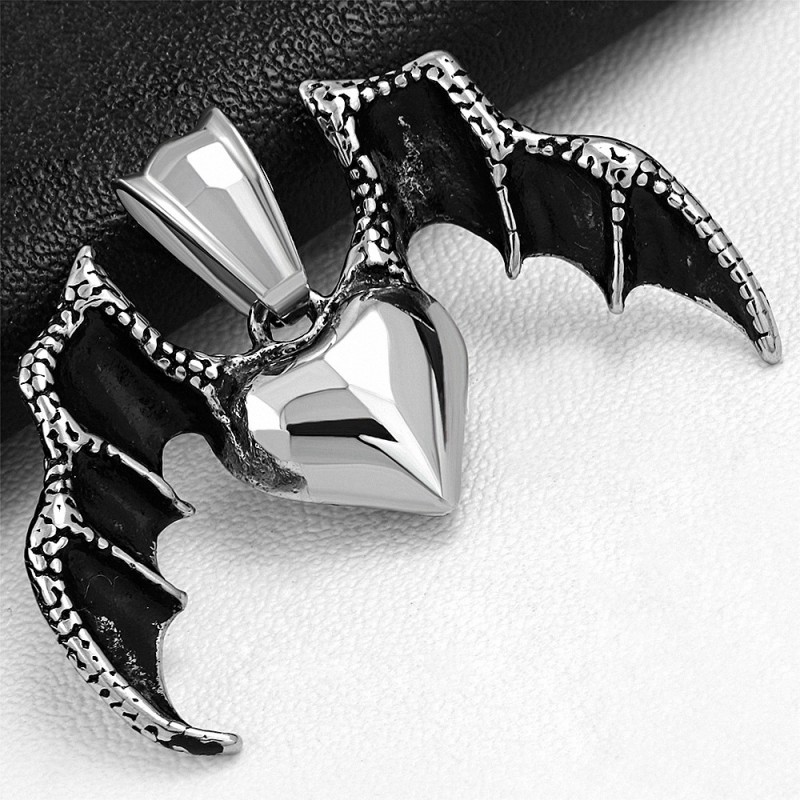 Pendentif homme biker cur avec ailes de chauve souris