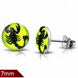 7mm | Boucles d'oreilles clous en acier inoxydable scorpion signe zodiacal avec cercle vert citron (paire)