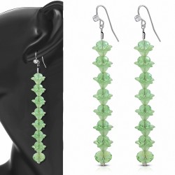 Boucles d'oreilles en alliage de perles de fleur vertes à la mode avec perles CZ transparentes (paire)