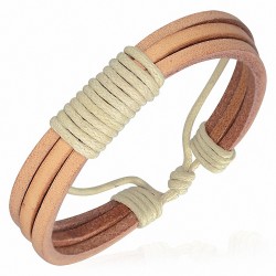 Bracelet ajustable 3 lainères en cuir clair avec corde sable enroulée