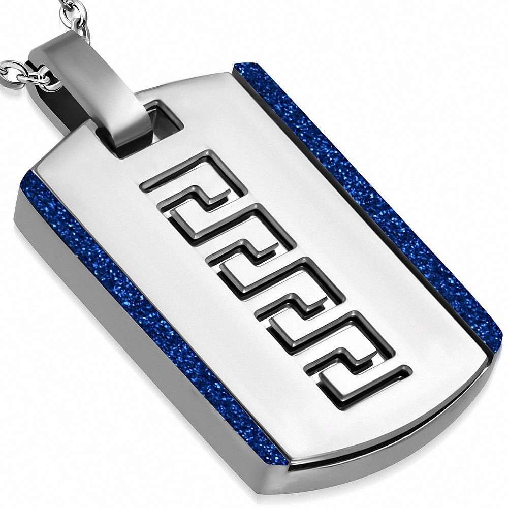 Pendentif type plaque militaire en acier inoxydable avec clé grecque découpée et bord sablé bleu